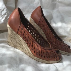 Nine West camel color braided wedge shoes - size 8